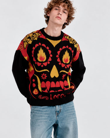 Jersey unisex negro con diseño de calavera colorido y la palabra 'Loco' en rojo en la parte inferior.