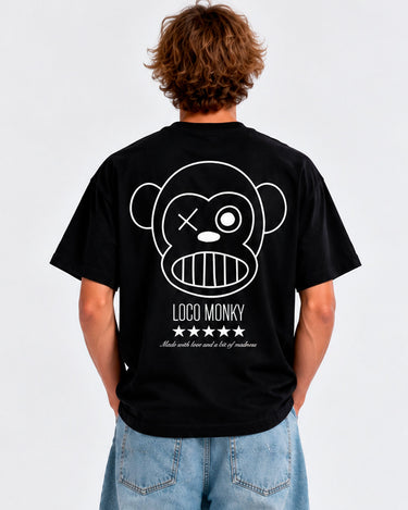 Camiseta negra unisex con diseño de mono en la espalda y texto 'LOCO MONKY' debajo del gráfico.