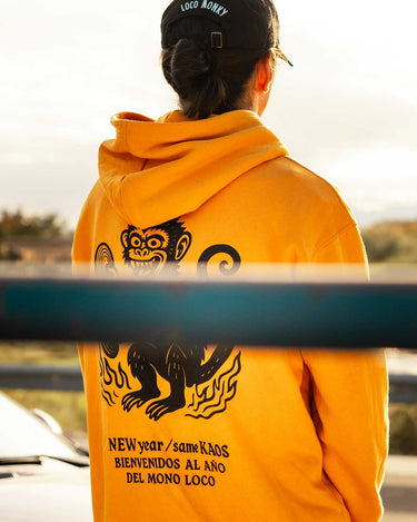 Sudadera Unisex New Year de Loco Monky Mustard by LOCO MONKY
