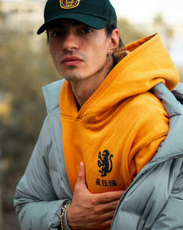 Sudadera Unisex New Year de Loco Monky Mustard by LOCO MONKY