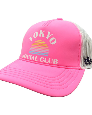 Gorra Tokio color rosa con letras  blancas marca Needle - NUM wear