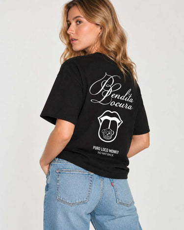 Camiseta negra de mujer con diseño en la espalda que dice 'Bendita Locura' y logo de Loco Monky.