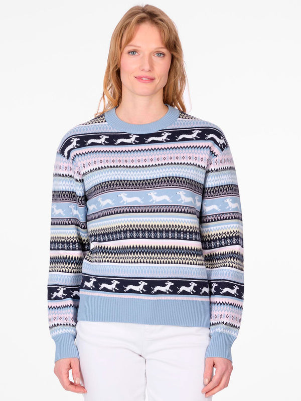 Jersey de mujer en color azul polvo con diseño de rayas y motivos en tonos azul, blanco y negro.
