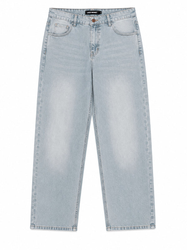Pantalón vaquero de color azul claro con corte recto y detalles de desgaste, etiqueta visible de Loco Monky.