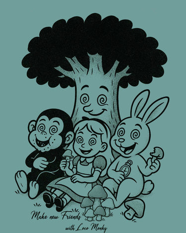 Camiseta verde con ilustración de un mono, una niña y un conejo bajo un árbol, con texto de Loco Monky.
