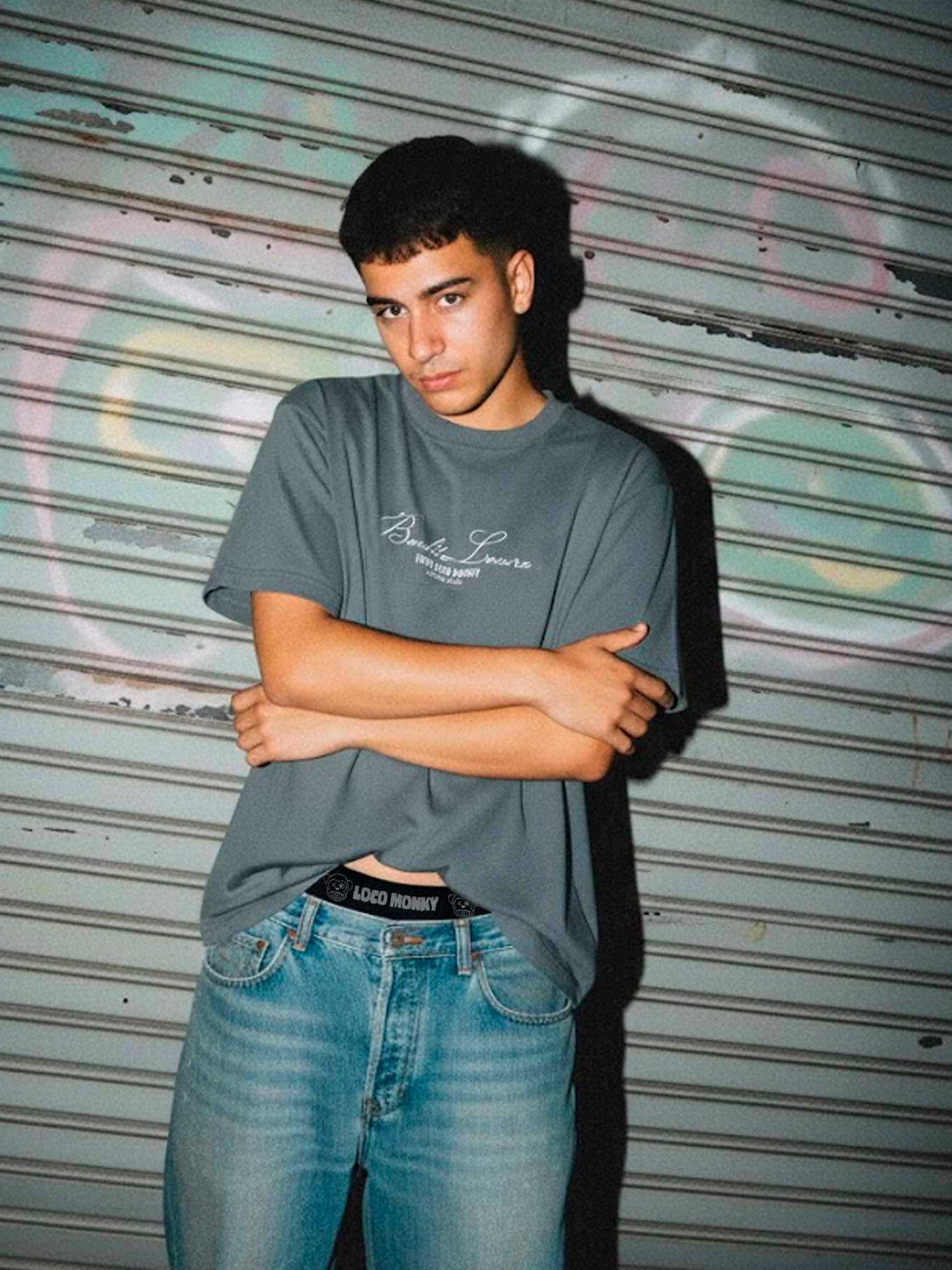 Camiseta Bendita Locura Bordado de Loco Monky Dark Grey