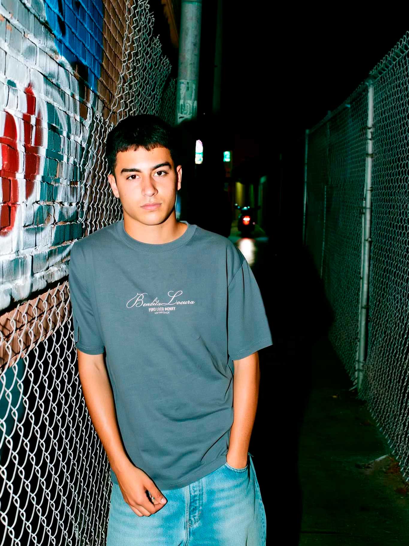 Camiseta Bendita Locura Bordado de Loco Monky Dark Grey