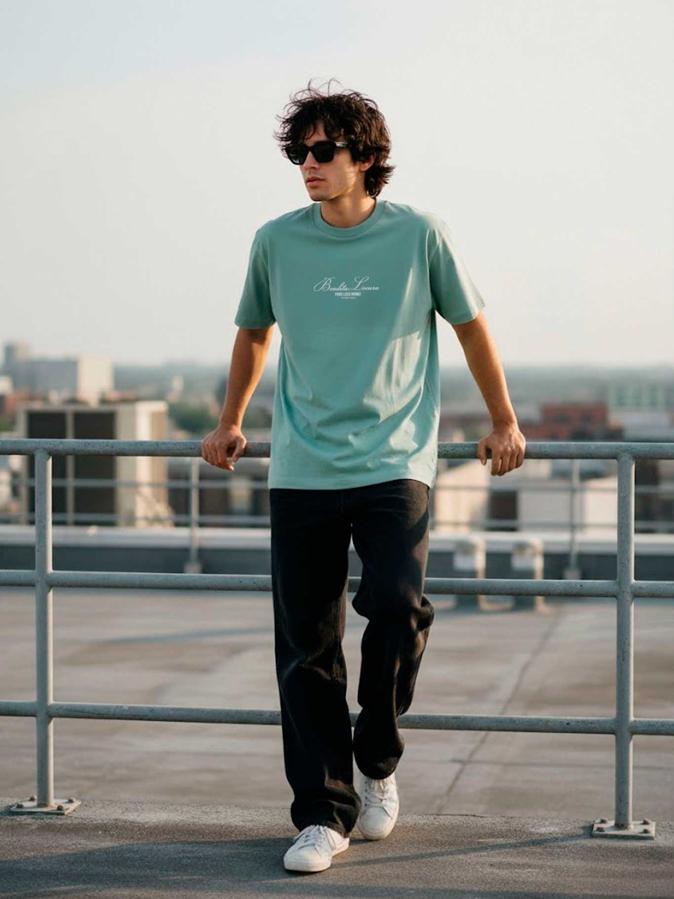 Camiseta Bendita Locura Bordado de Loco Monky Green