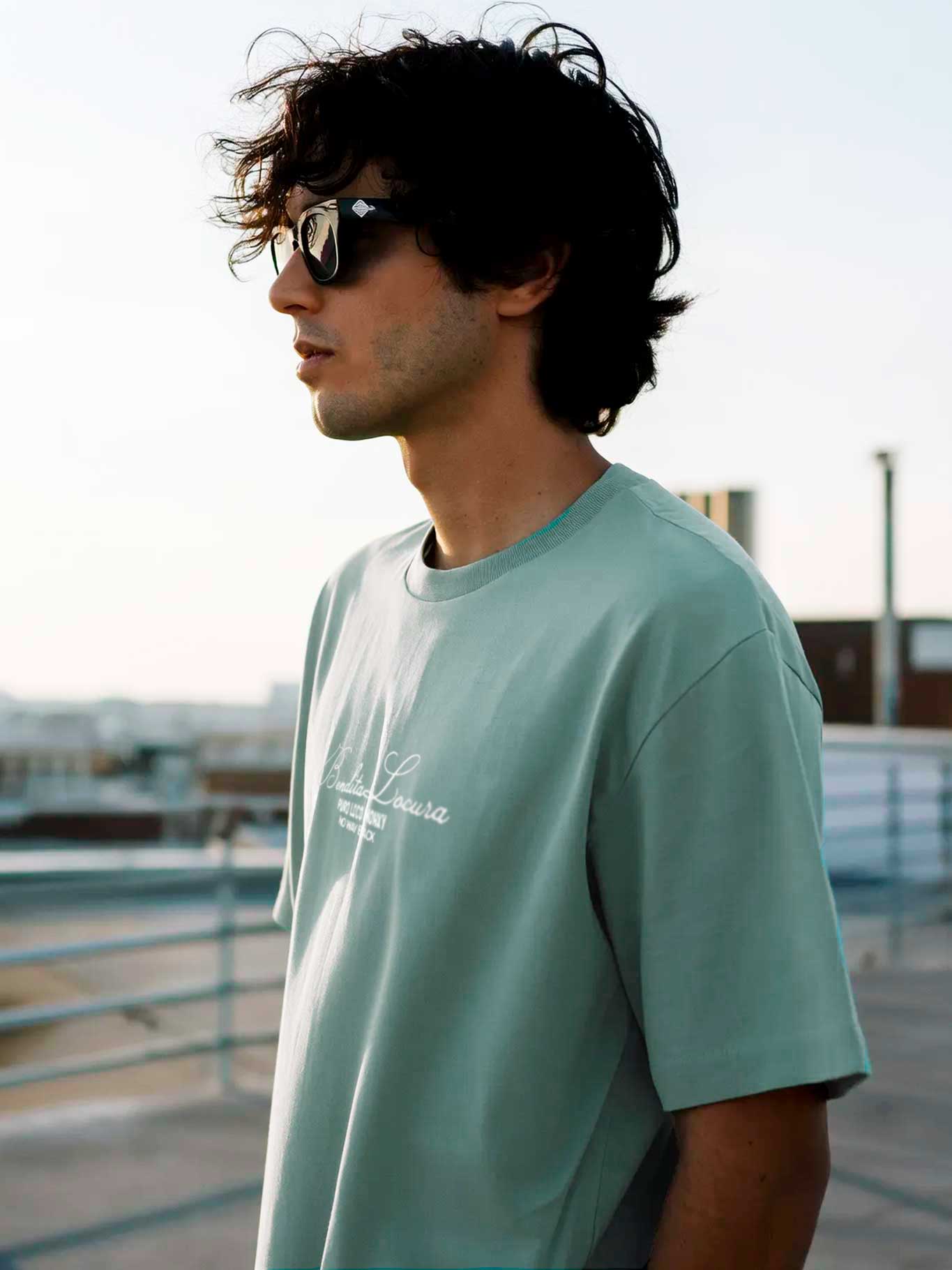 Camiseta Bendita Locura Bordado de Loco Monky Green