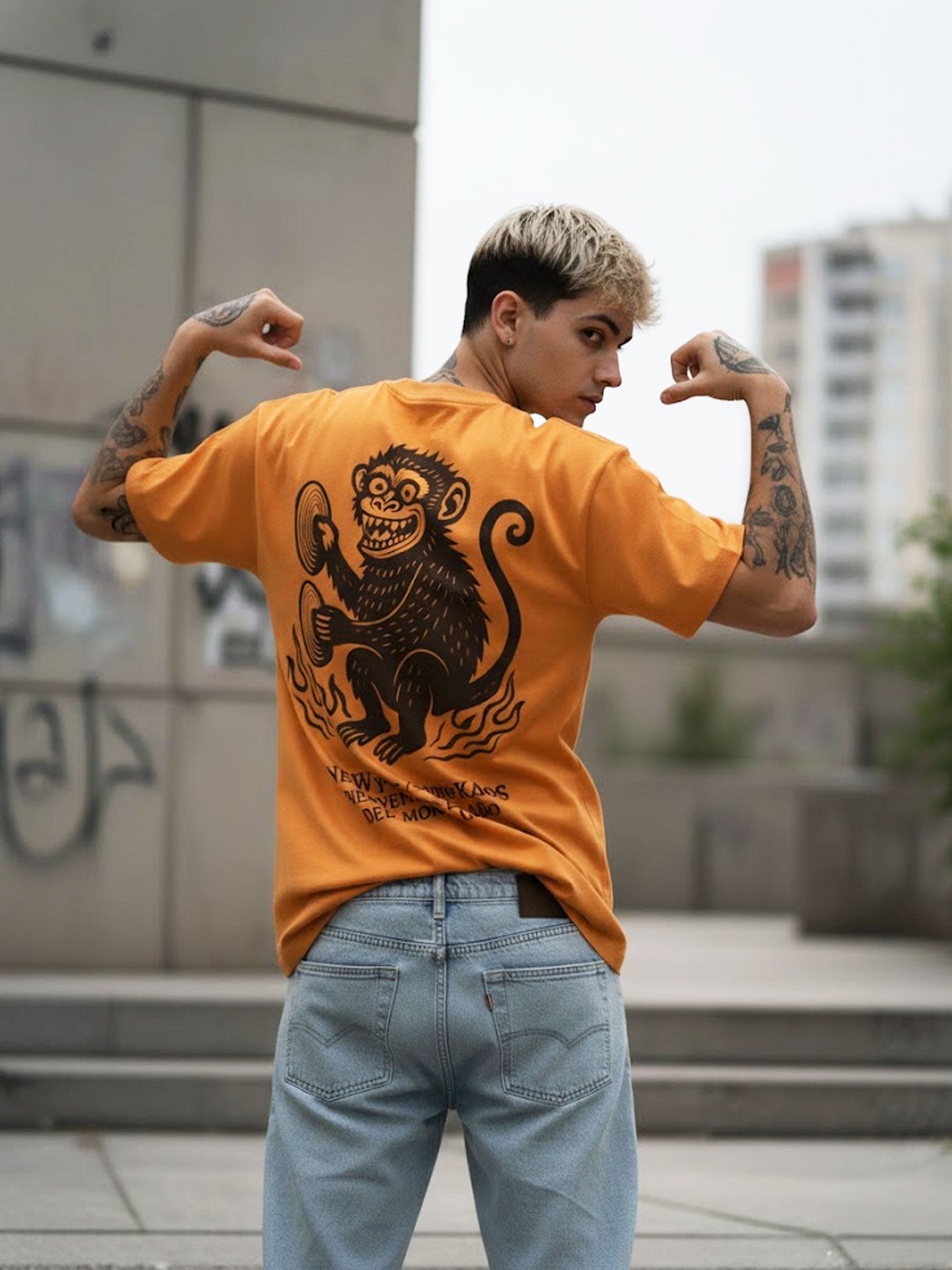 Camiseta New Year de Loco Monky Mustard