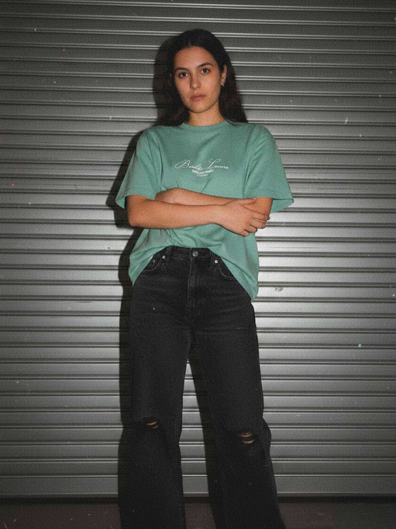 Camiseta Mujer Bendita Locura Bordado de Loco Monky Green