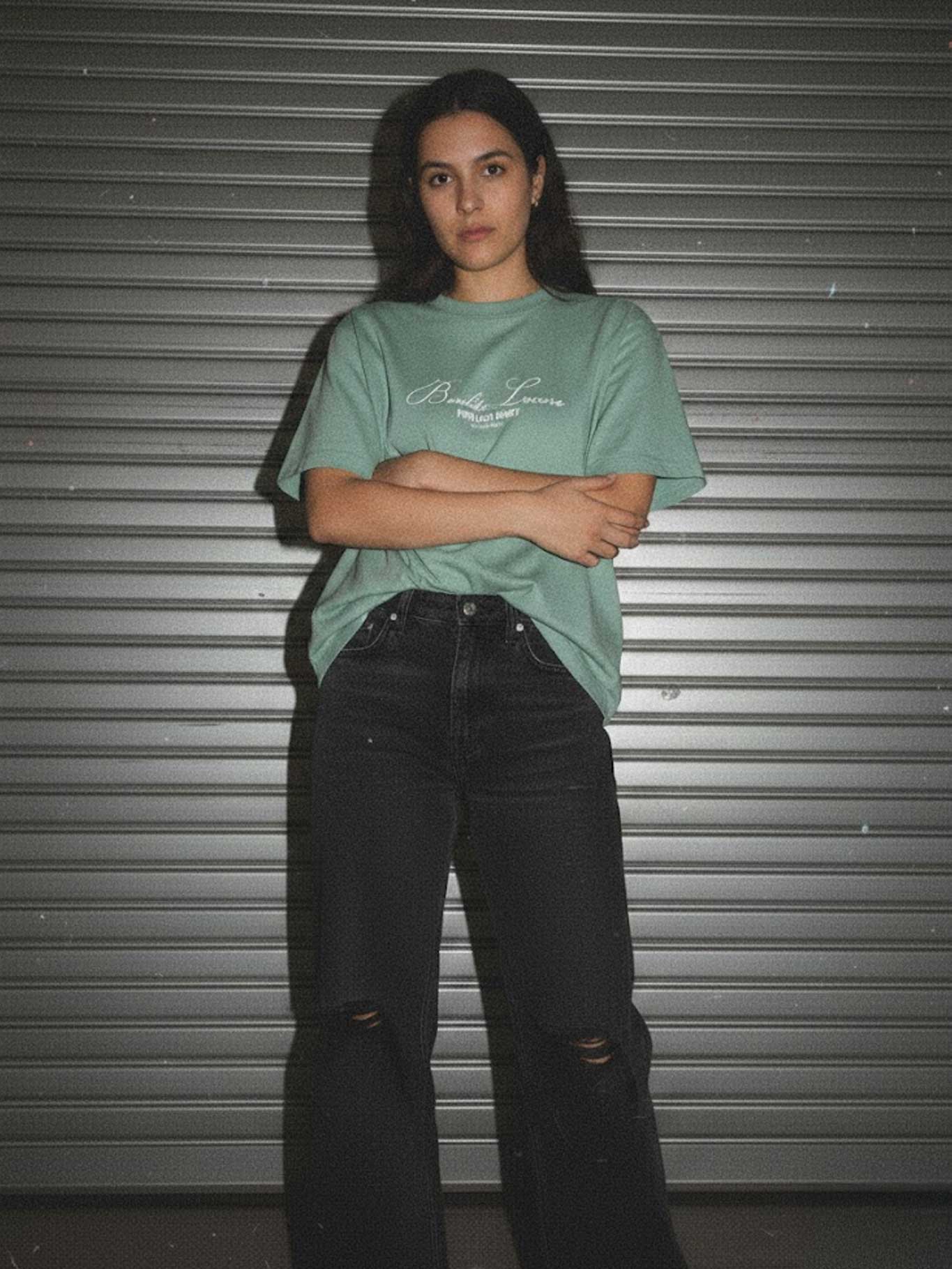 Camiseta Mujer Bendita Locura Bordado de Loco Monky Green