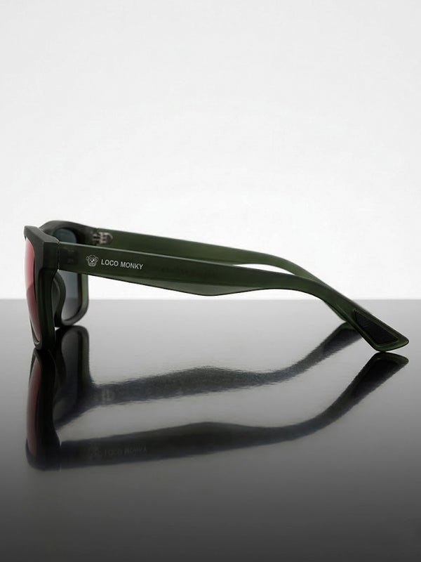 Gafas de sol unisex Loco Monky Green/Red con montura TR90 ultraligera; vista lateral con logo en la patilla