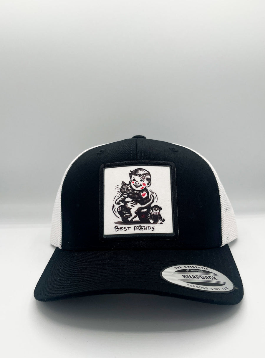 Gorra trucker Best Friends de Loco Monky, estilo divertido con diseño único en blanco y negro, ideal para cualquier ocasión.