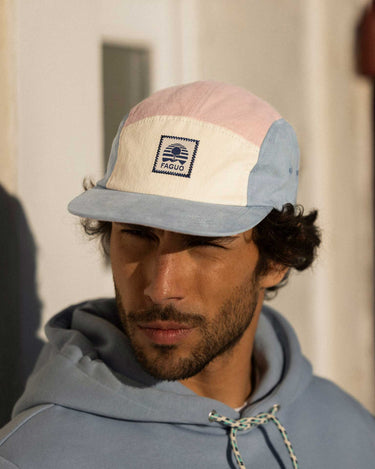 Gorra Faguo 5 panales rosa/crudo/azul claro retro con logo frontal. - NUM wear