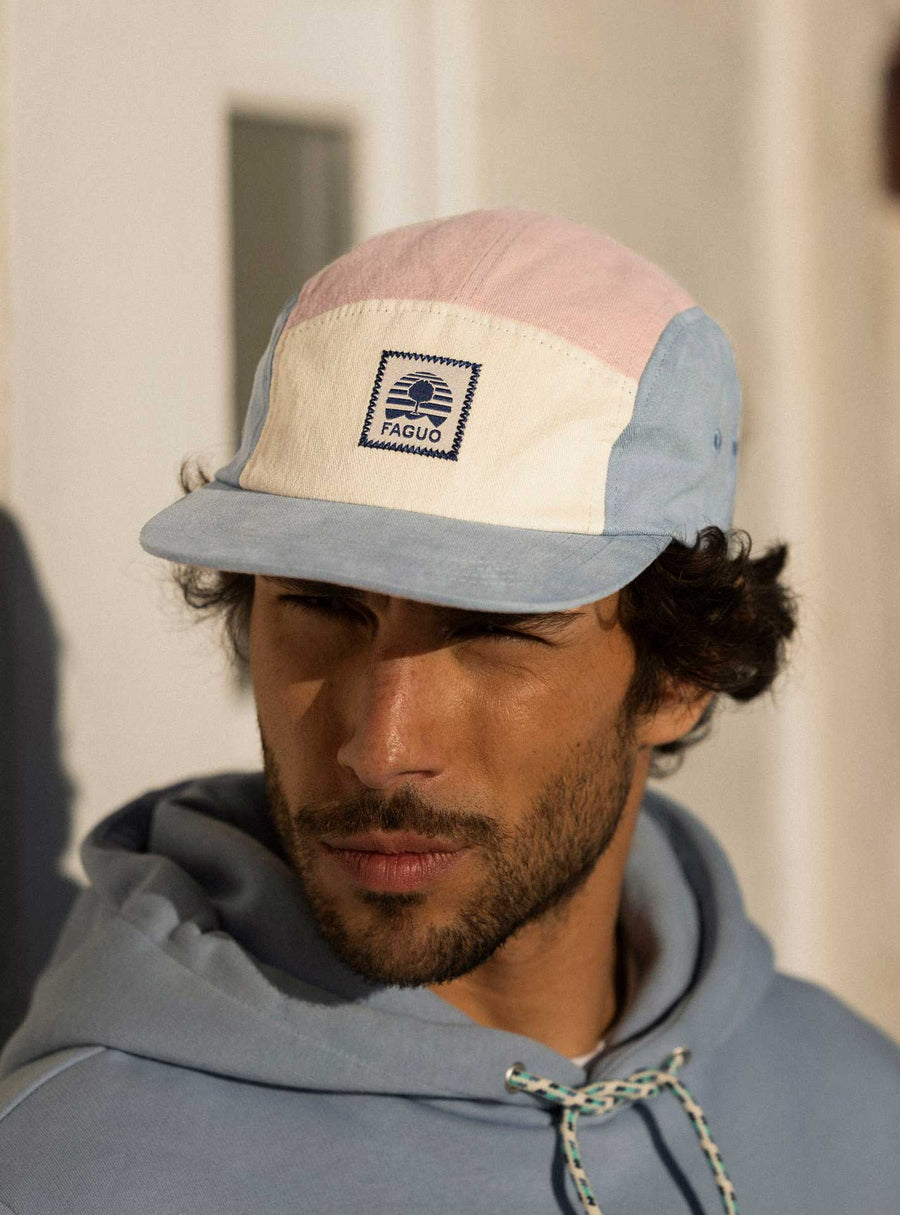 Gorra Faguo 5 panales rosa/crudo/azul claro retro con logo frontal. - NUM wear