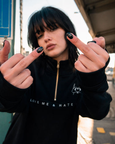 Sudadera Oversize Unisex Love Me & Hate Me de Loco Monky Black by LOCO MONKY