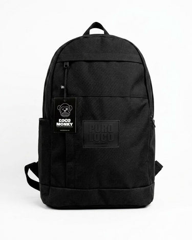 Mochila unisex color negro con etiqueta de Loco Monky y diseño en relieve en la parte frontal.