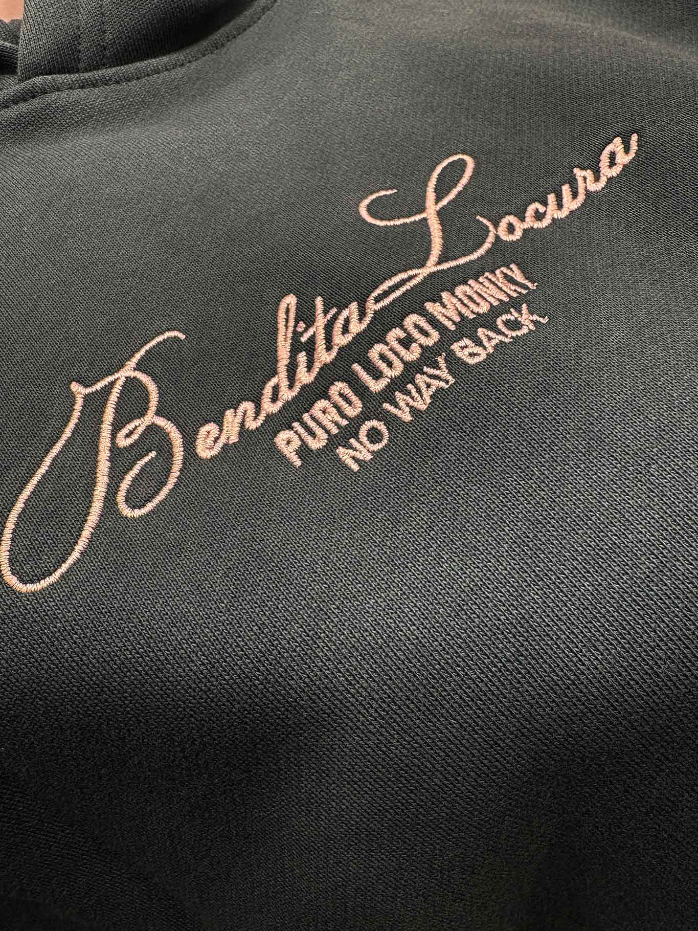 Sudadera Unisex Bendita Locura Bordado de Loco Monky Dark Green