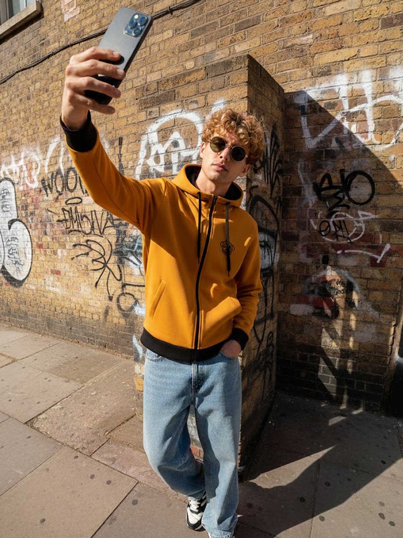 Sudadera con cremallera Chimp de Loco Monky Mustard