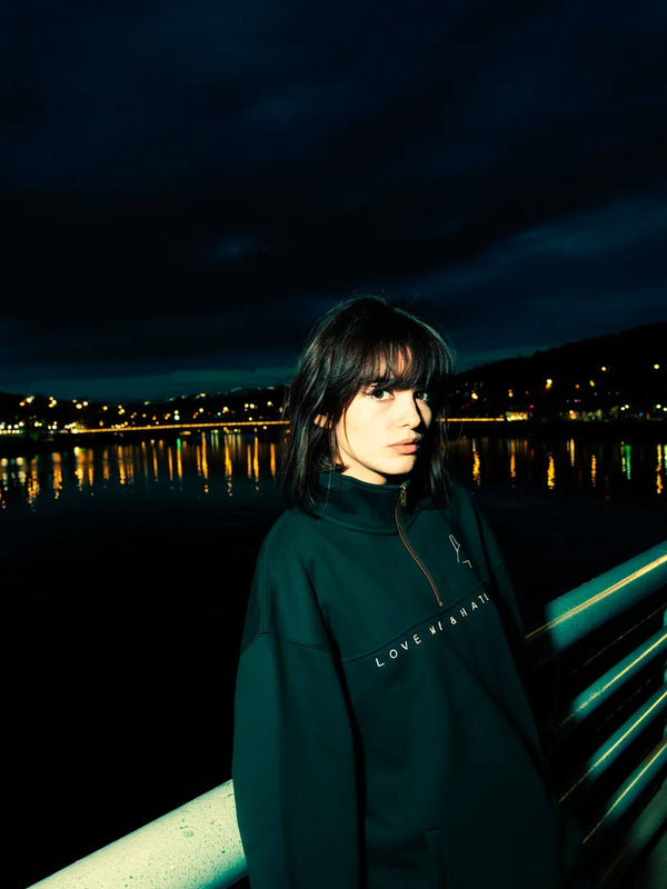 Sudadera Oversize Unisex Love Me & Hate Me de Loco Monky Black by LOCO MONKY