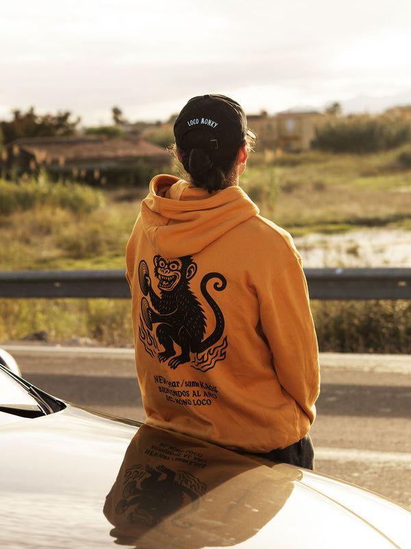 Sudadera Unisex New Year de Loco Monky Mustard by LOCO MONKY