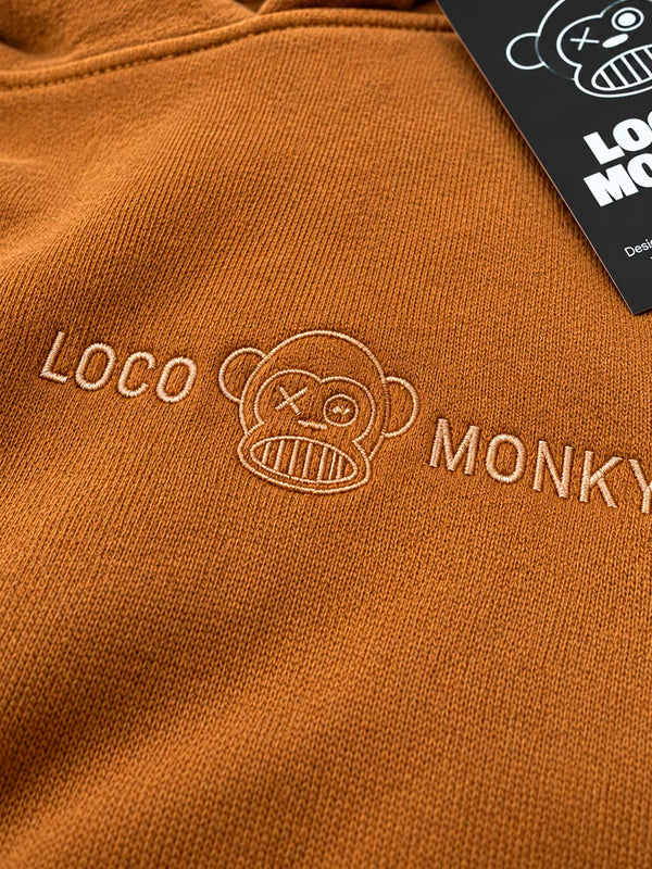 Sudadera oversize color marrón con logo bordado de Loco Monky en el pecho y etiqueta negra.